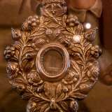 ...e soprattutto una reliquia del martire: un dito, incastonato in reliquiario argentato